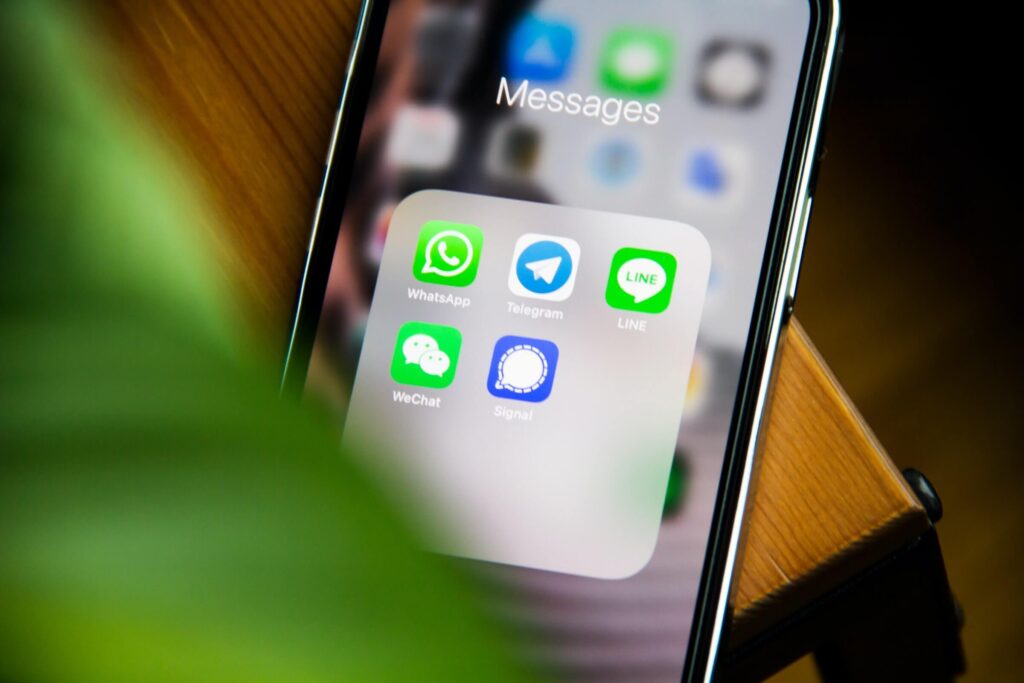 messaging apps  Signal , Messenger , WhatsApp , WeChat Telegram